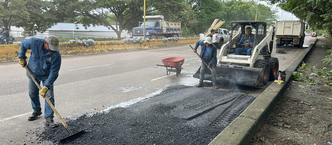 Así avanzan los trabajos de parcheo en puntos críticos de la ciudad de Neiva