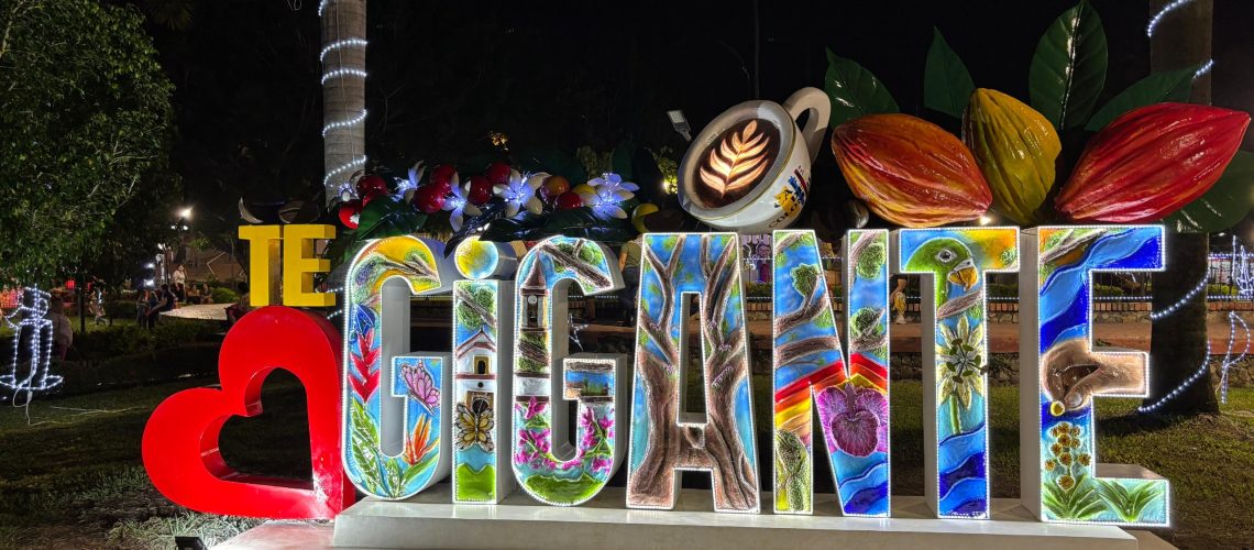 Con misa campal, la Alcaldía de Gigante, entregó las obras de adecuación del parque principal