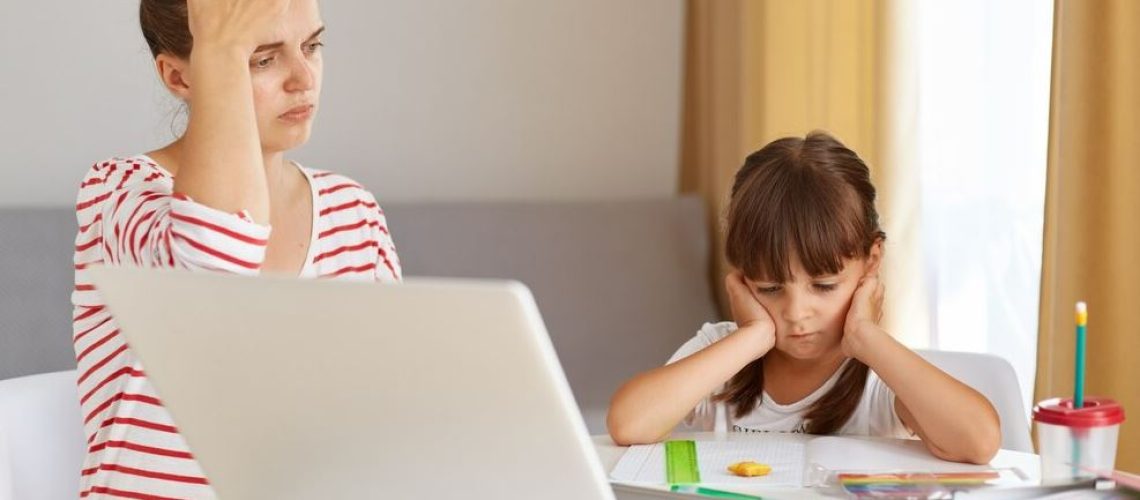 Crianza en tiempos de desgaste emocional: entendiendo el burnout parental