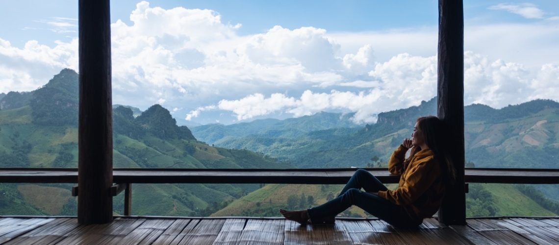 En Colombia, el 27% de los jóvenes se sienten solos, superando al 17% de los adultos mayores