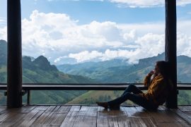 En Colombia, el 27% de los jóvenes se sienten solos, superando al 17% de los adultos mayores