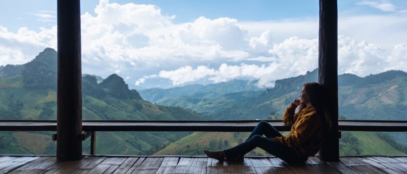 En Colombia, el 27% de los jóvenes se sienten solos, superando al 17% de los adultos mayores
