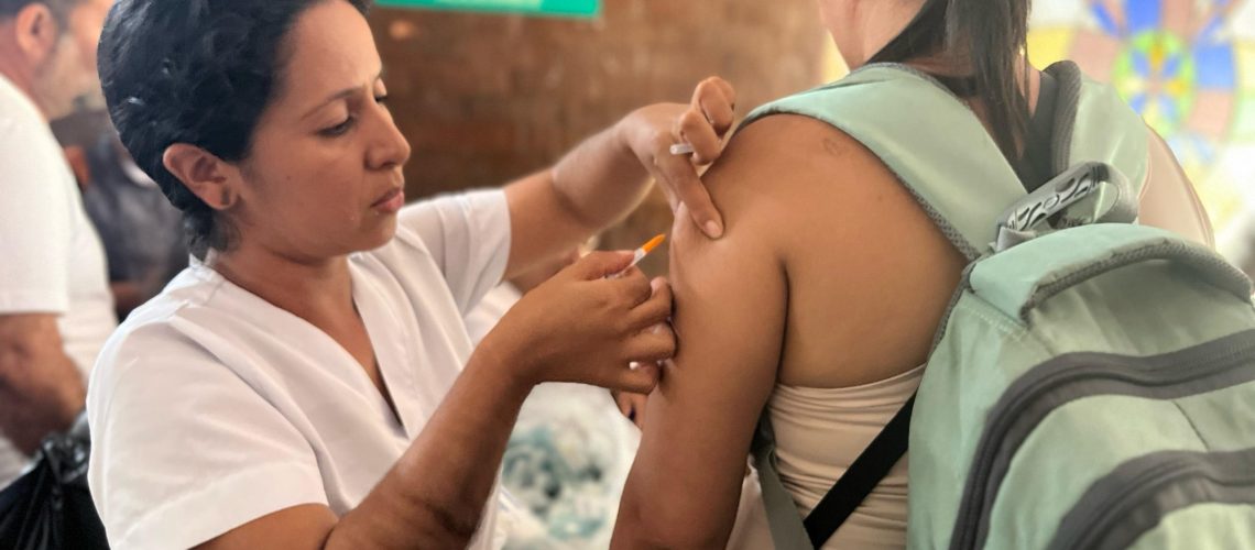 Neiva refuerza vacunación contra la fiebre amarilla, ante alerta nacional