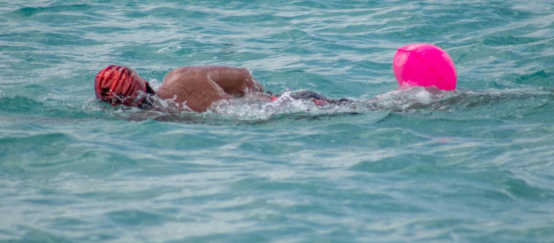 ¿Le gustaría experimentar la natación en aguas abiertas? Puede practicar esta actividad sin salir de Bogotá