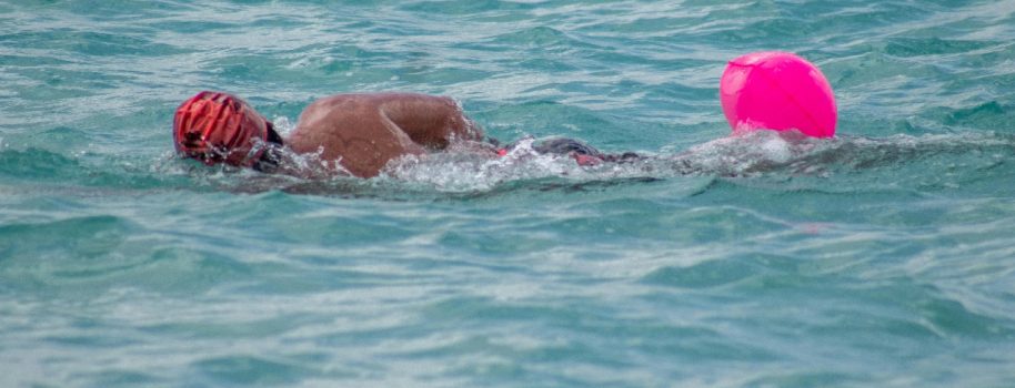 ¿Le gustaría experimentar la natación en aguas abiertas? Puede practicar esta actividad sin salir de Bogotá