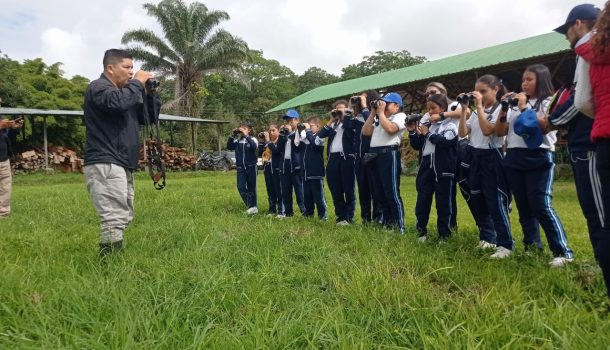 Animales silvestres que no pueden volver a su hábitat, se convierten en embajadores de la educación ambiental