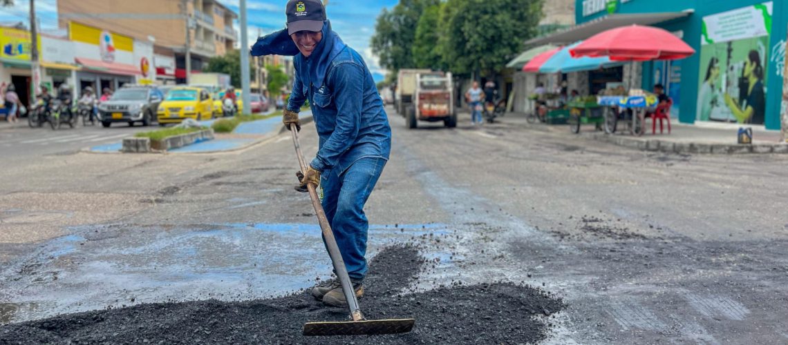 Con dos frentes de trabajo, avanza el plan de recuperación vial en Neiva