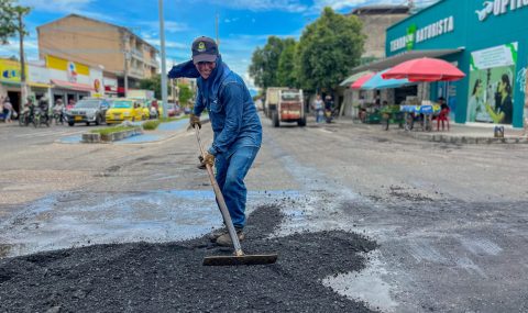 Con dos frentes de trabajo, avanza el plan de recuperación vial en Neiva