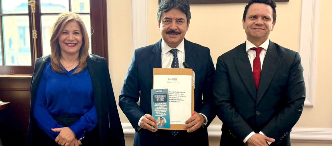 Senador González Villa, radica proyecto para evitar doble cobro en salud para quienes laboran por prestación de servicios