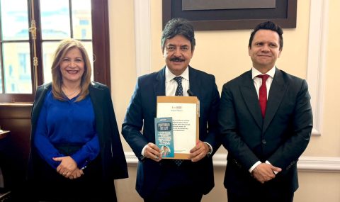 Senador González Villa, radica proyecto para evitar doble cobro en salud para quienes laboran por prestación de servicios