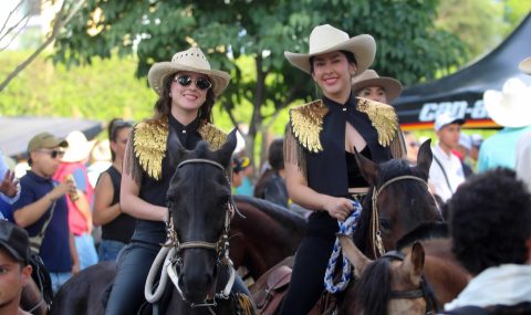 Con gran éxito se llevó a cabo la primer cabalgata del Festival del Bambuco