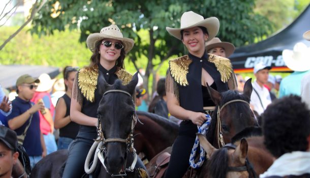 Con gran éxito se llevó a cabo la primer cabalgata del Festival del Bambuco