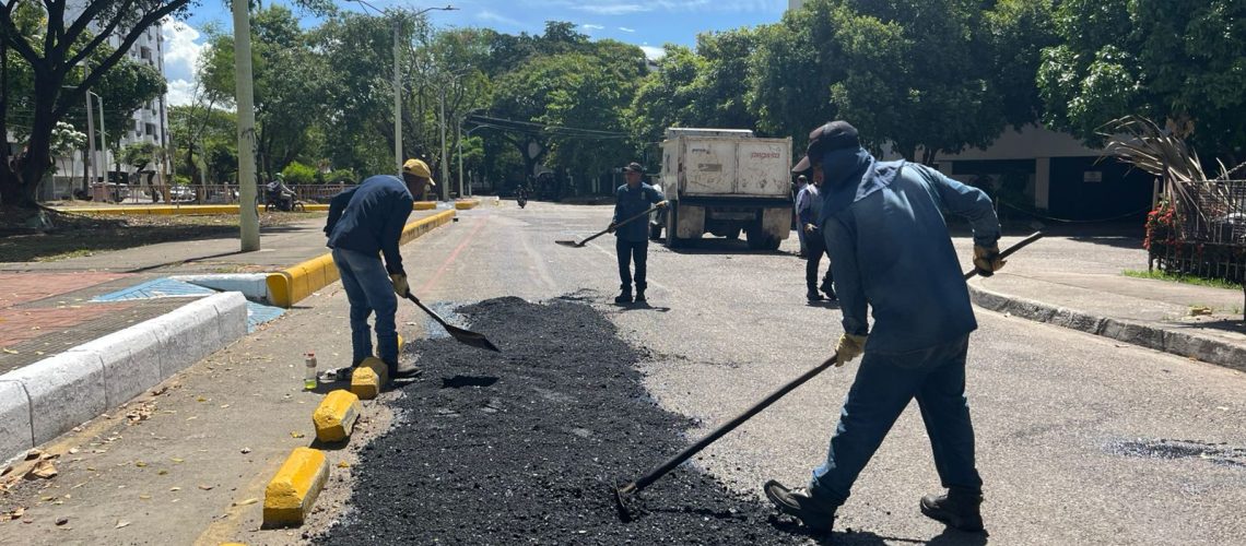 Continúan trabajos de intervención vial en las avenidas Circunvalar y La Toma, de Neiva