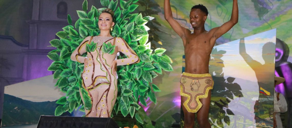 En muestra folclórica, candidatas al Reinado Departamental del Bambuco, enaltecieron riqueza cultural del Huila Grande