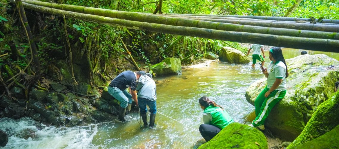 Estudiantes del Huila lideran el monitoreo del agua y la biodiversidad