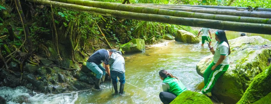 Estudiantes del Huila lideran el monitoreo del agua y la biodiversidad