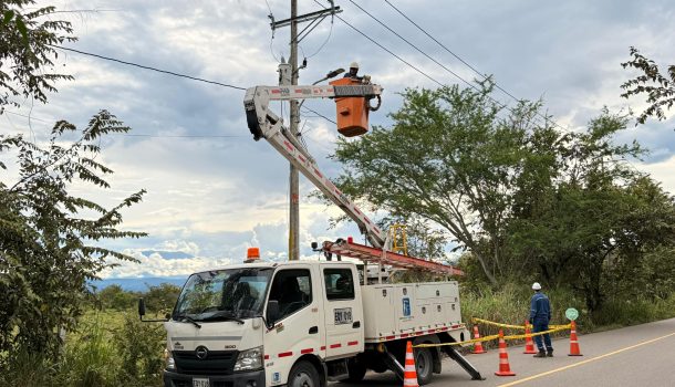 Falla eléctrica en alumbrado público, vía a El Caguán, a causa de conexiones ilegales