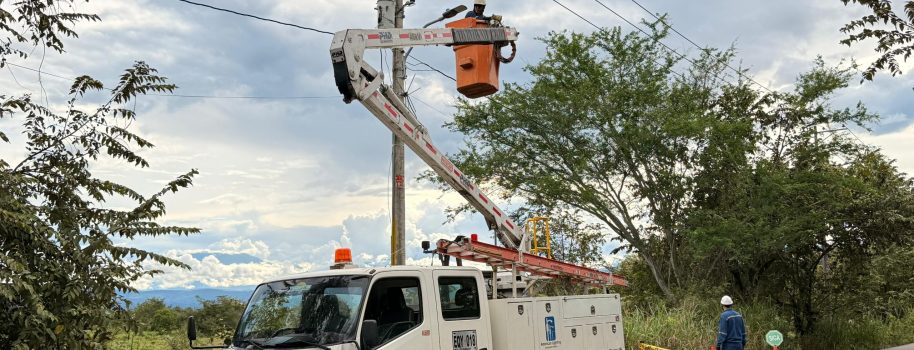 Falla eléctrica en alumbrado público, vía a El Caguán, a causa de conexiones ilegales