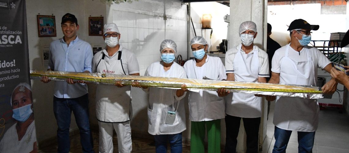Productores del Huila elaboran el bizcocho de achira más grande del mundo
