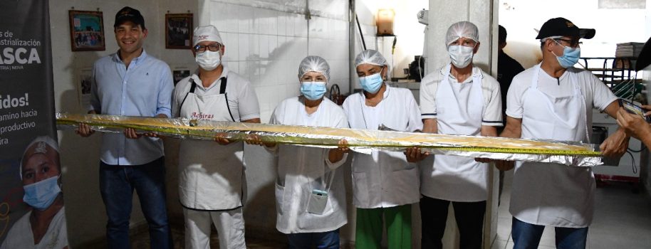 Productores del Huila elaboran el bizcocho de achira más grande del mundo