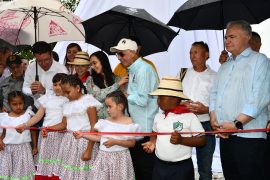 Silvania cumplió 74 años, gobernador Villalba pavimentó esa vía hace 20 años