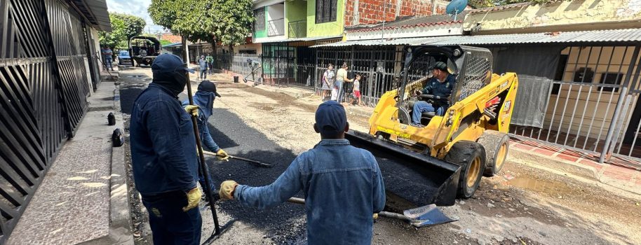 Avanza el plan de mantenimiento vial en Neiva: Alcaldía interviene la Calle 25, barrio Guillermo Plazas Alcid