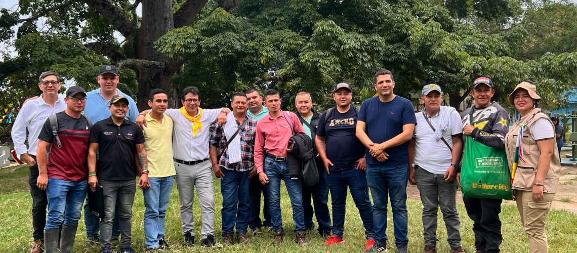 El senador Carlos Alberto Benavides, anunció apoyo a JAC y ampliación de municipios PDET, en el marco de su visita al Huila