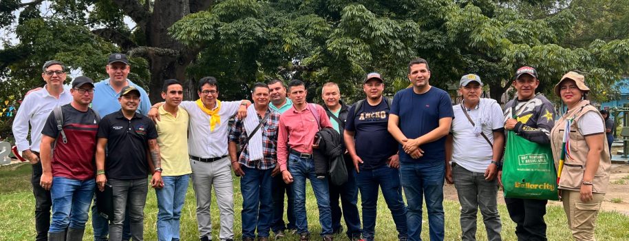 El senador Carlos Alberto Benavides, anunció apoyo a JAC y ampliación de municipios PDET, en el marco de su visita al Huila