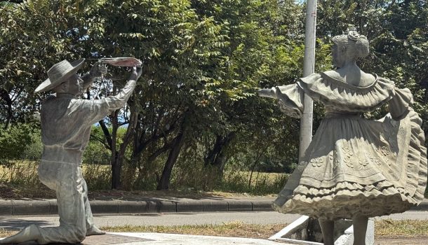 Alcaldía de Neiva, recupera y restaura figuras del Sanjuanero de la Avenida Inés García de Durán