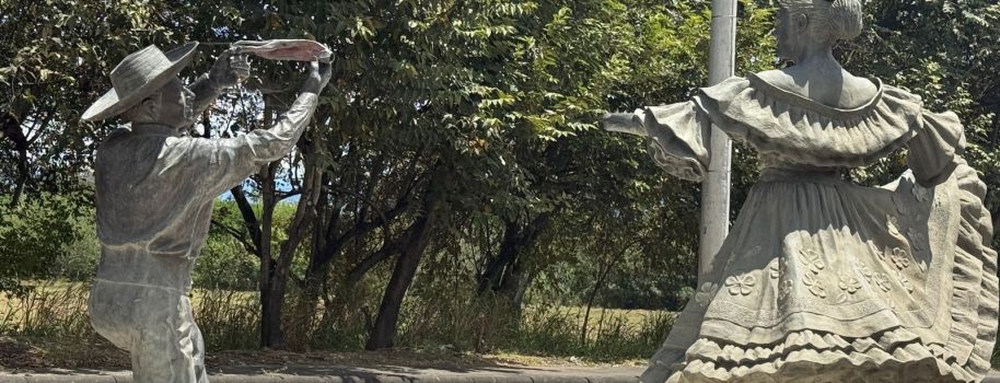 Alcaldía de Neiva, recupera y restaura figuras del Sanjuanero de la Avenida Inés García de Durán