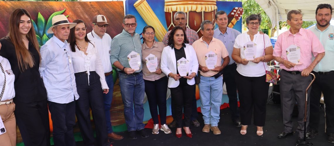 En Rioloro, Gigante, homenajearon a cacaocultores insignias del departamento del Huila