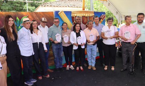 En Rioloro, Gigante, homenajearon a cacaocultores insignias del departamento del Huila