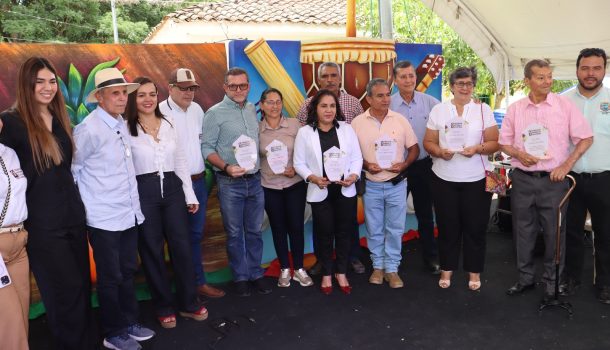 En Rioloro, Gigante, homenajearon a cacaocultores insignias del departamento del Huila