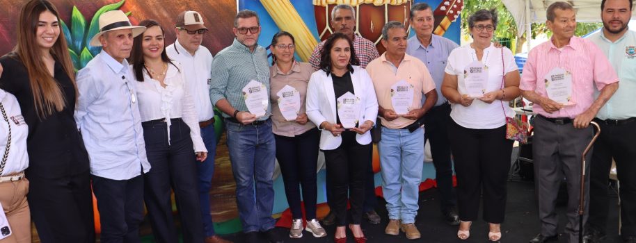 En Rioloro, Gigante, homenajearon a cacaocultores insignias del departamento del Huila
