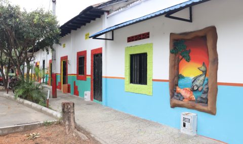 Plan Fachada: Rioloro cumple 393 años y sus casas se convirtieron en una galería de arte al aire libre