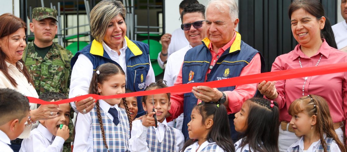 Sueño hecho realidad Estudiantes de zona rural de Timaná, estrenan colegio