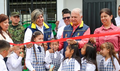 Sueño hecho realidad Estudiantes de zona rural de Timaná, estrenan colegio