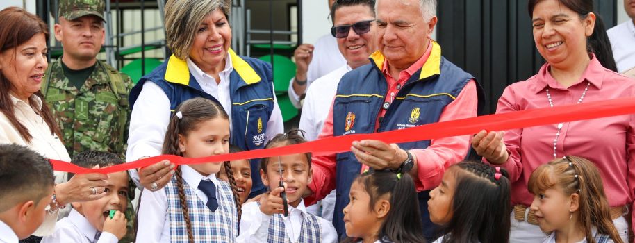 Sueño hecho realidad Estudiantes de zona rural de Timaná, estrenan colegio