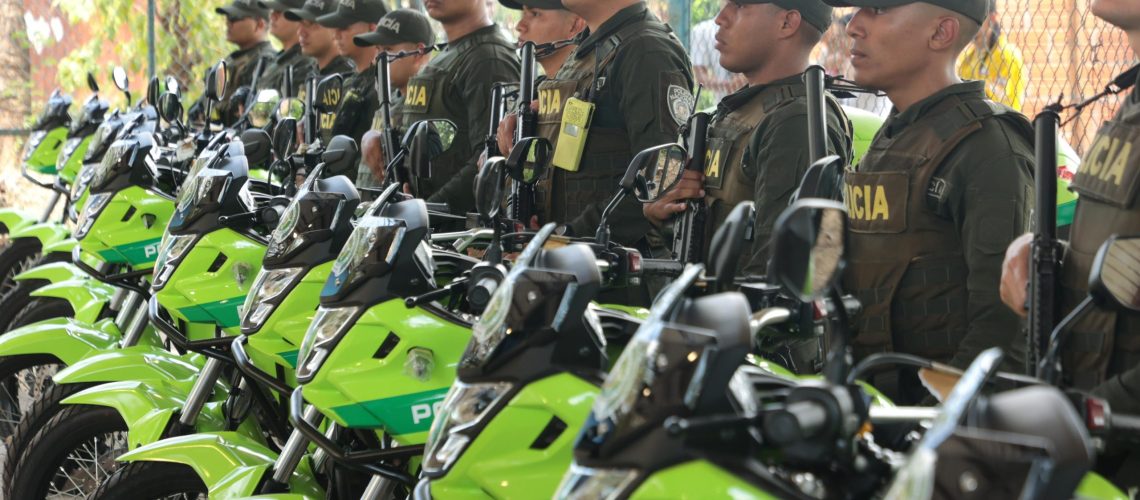 Alcalde de Neiva, Germán Casagua, entregó 15 motocicletas de alto cilindraje a la Policía para fortalecer la seguridad