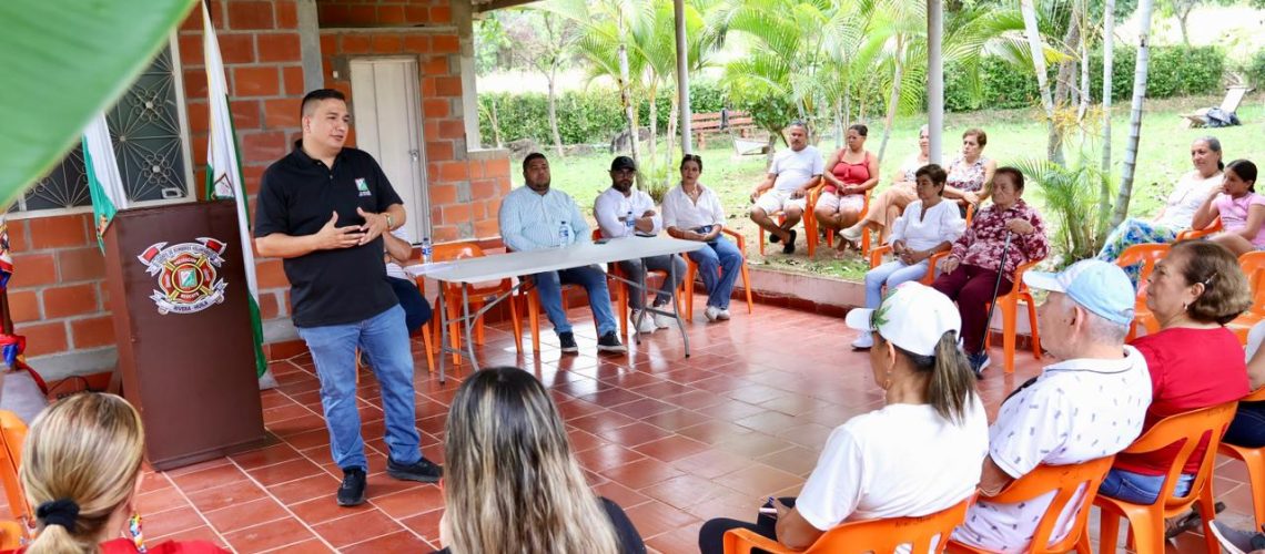 Alcalde de Rivera, Humberto Alvarado, da luz verde a nuevas obras de pavimentación en Rivera