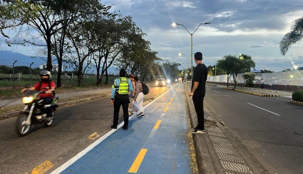 Ciclovía de la Carrera Segunda, al norte de Neiva, afectada por imprudencias viales
