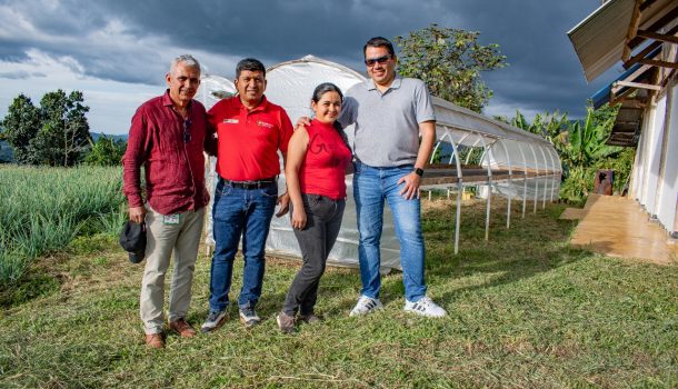 Con inversión de $9.800 millones, familias caficultoras del Huila mejoran su competitividad