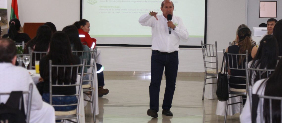 Empresarios del Huila se actualizaron sobre el nuevo modelo de contrato de aprendizaje con el SENA