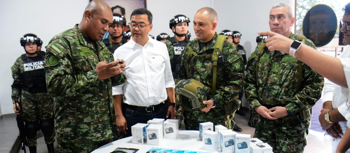Gobernación del Huila, entregó cámaras de alta tecnología para fortalecer el trabajo operativo del Ejército Nacional