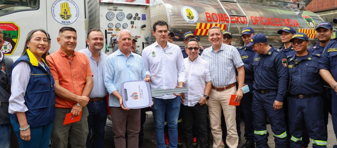 Gobernación del Huila, entregó seis carrotanques para fortalecer la atención de emergencias