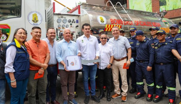 Gobernación del Huila, entregó seis carrotanques para fortalecer la atención de emergencias