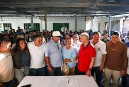 Gobernador Rodrigo Villalba, da inicio a la construcción de 3 kilómetros de placa huella en San Agustín, sur del Huila
