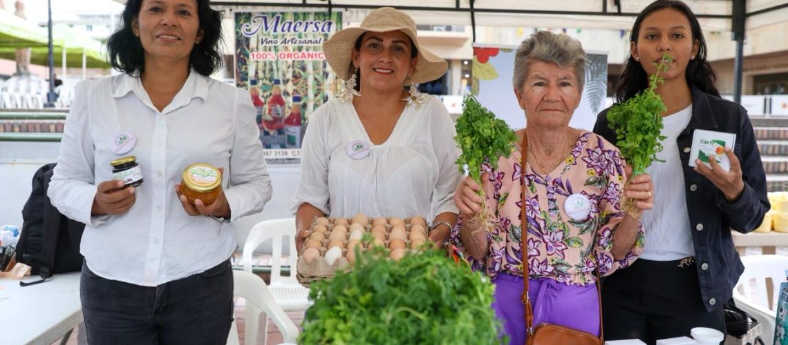 Mercado Campesino “Por un Huila Grande”, una gran vitrina para los productores agropecuarios y emprendedores del campo