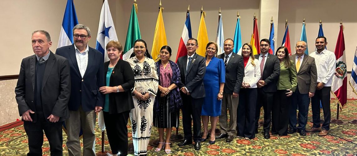 Participación de la senadora Esperanza Andrade, Partido Conservador, en el IX congreso de Comisiones de Salud de los Parlamentos de América, en Guatemala