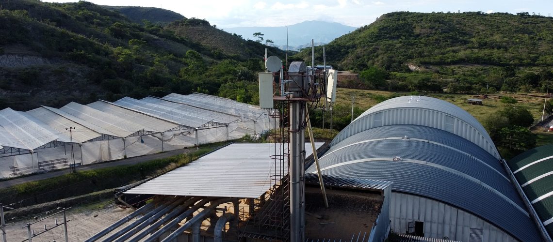 Coocentral y Claro, instalan estación repetidora de señal móvil en la vereda Guacanas en Garzón, Huila